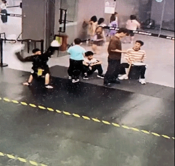 这一刻我开始理解鹿晗了网友这大长腿妥妥的要命啊