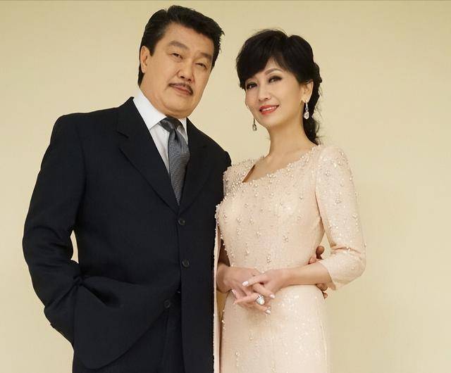 原创优雅女神赵雅芝与76岁汪明荃同框两人生图状态差异引热议