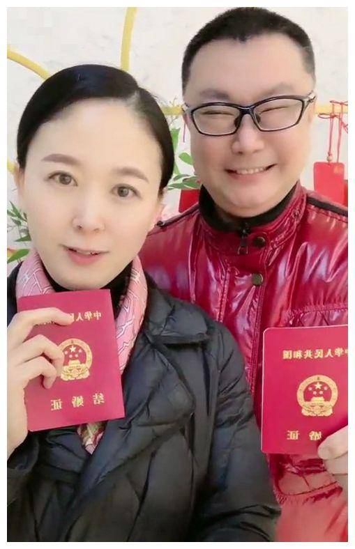 于文华直播庆57岁生日,尹相杰受益,网友赞人美心善歌甜.