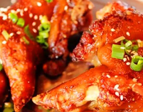 猪蹄中的胶原蛋白具有良好的支撑力,能让皮肤看起来非常丰润_美容_功