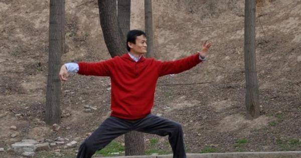 原创马云的父亲马来法不沾富豪儿子的光一家人各有各的事业