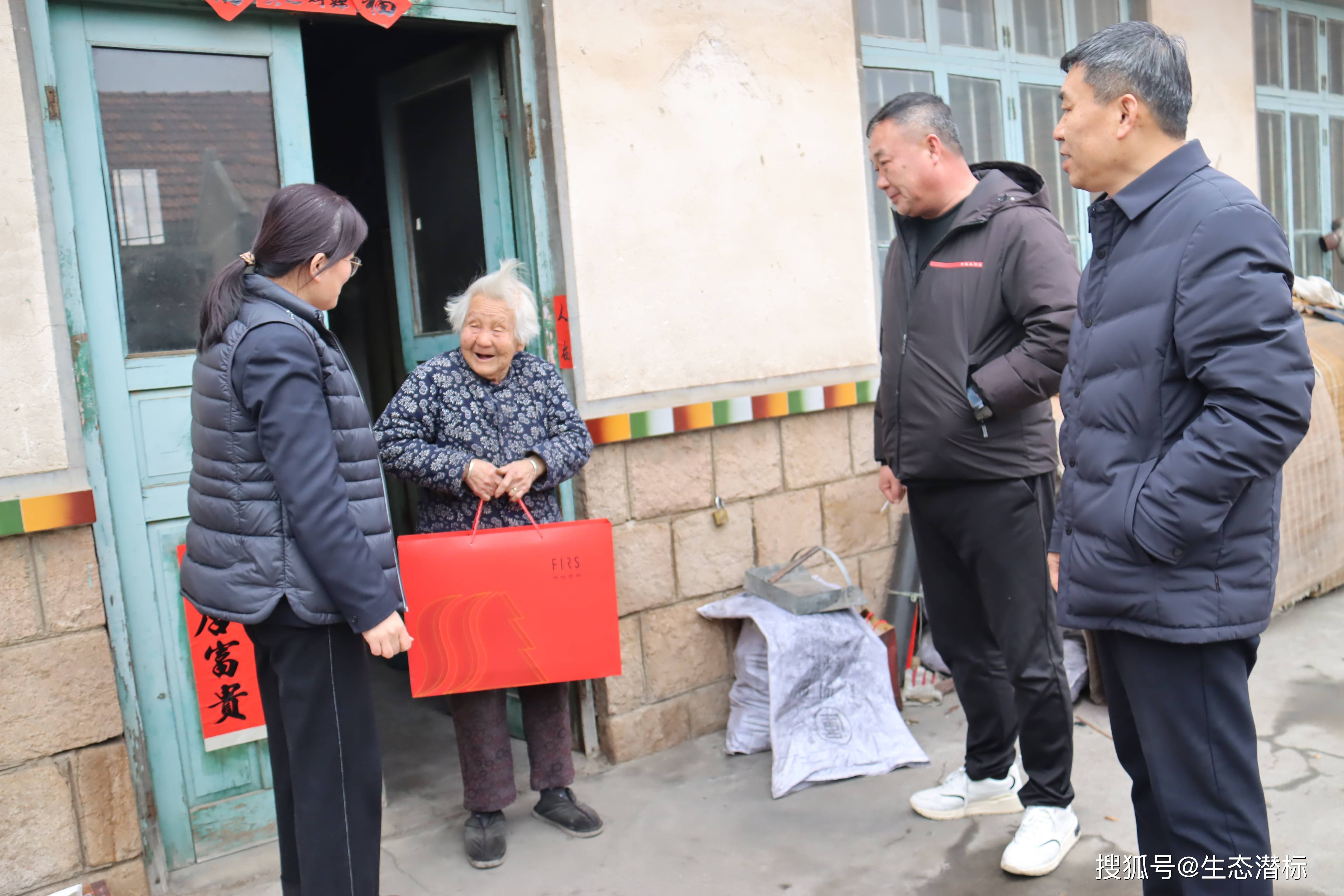 青岛即墨区仇家沟岔村:"三八"节里送温暖