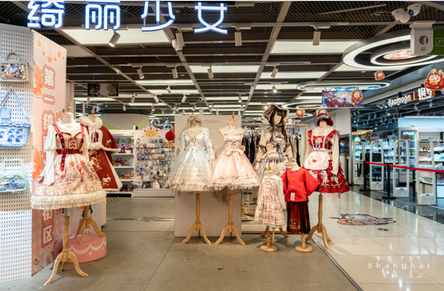 喜欢二次元的粉丝一定打卡过c馆4楼的绮丽次元街区从cos到"吃谷"已经