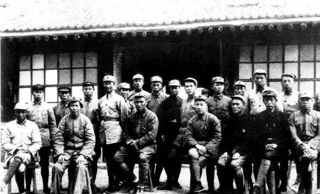 1927年,蒋介石公然背叛革命,这让胡少海十分愤怒.