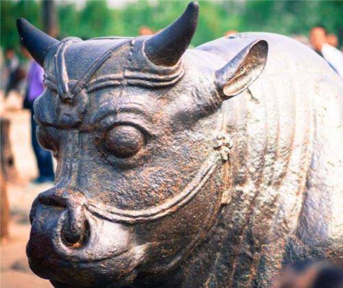 原创1200年前的铁牛捞出后为何不保护而是露天摆放专家想但不敢