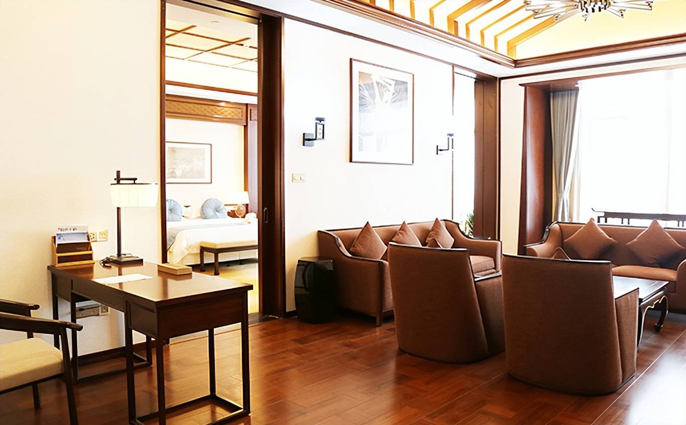 喜讯:涞源华中假日酒店荣膺五星级旅游饭店