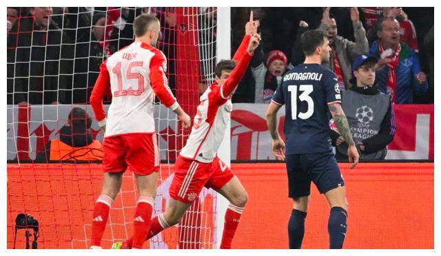 拜仁的首发阵容包括诺伊尔,帕夫洛维奇,德里赫特,戴尔,格雷罗,基米希