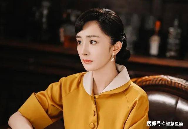 央视春晚彩排,网友嘲讽蔡国庆穿着像大妈,杨幂时尚打扮价格不菲_明星