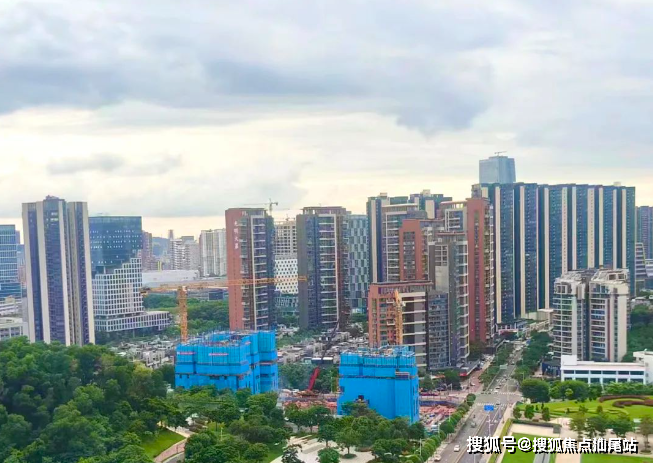 物业公司:龙湖物业服务集团有限公司深圳分公司绿化率:30%容 积 率:5