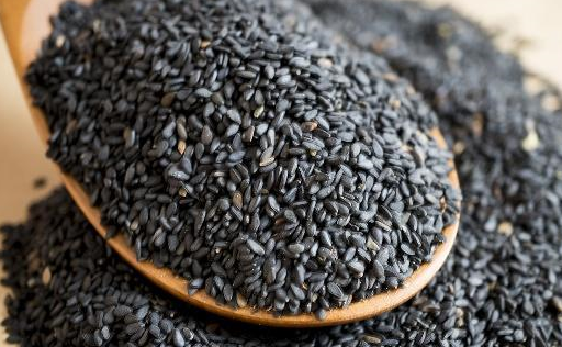 原创每天坚持吃一把黑芝麻身体的4个变化会不请自来