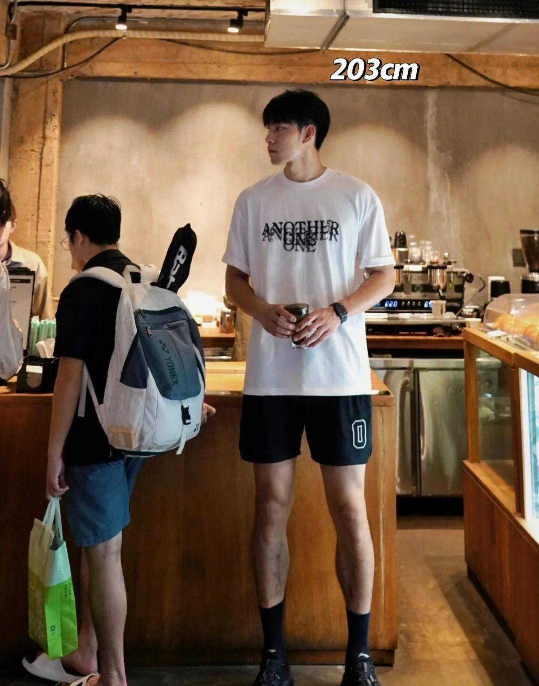 203cm帅哥诠释不一"高"样 篮球运动员兼多面手_李思舞_生活_体格