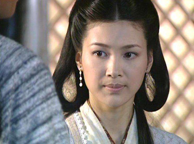 那时的古装美人,还是一个较为新鲜的词,在这个赛道上的人并不多,童蕾