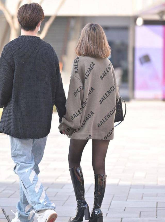 原创初春又火了一种穿法叫靴子大衣优雅时尚照着穿就对了