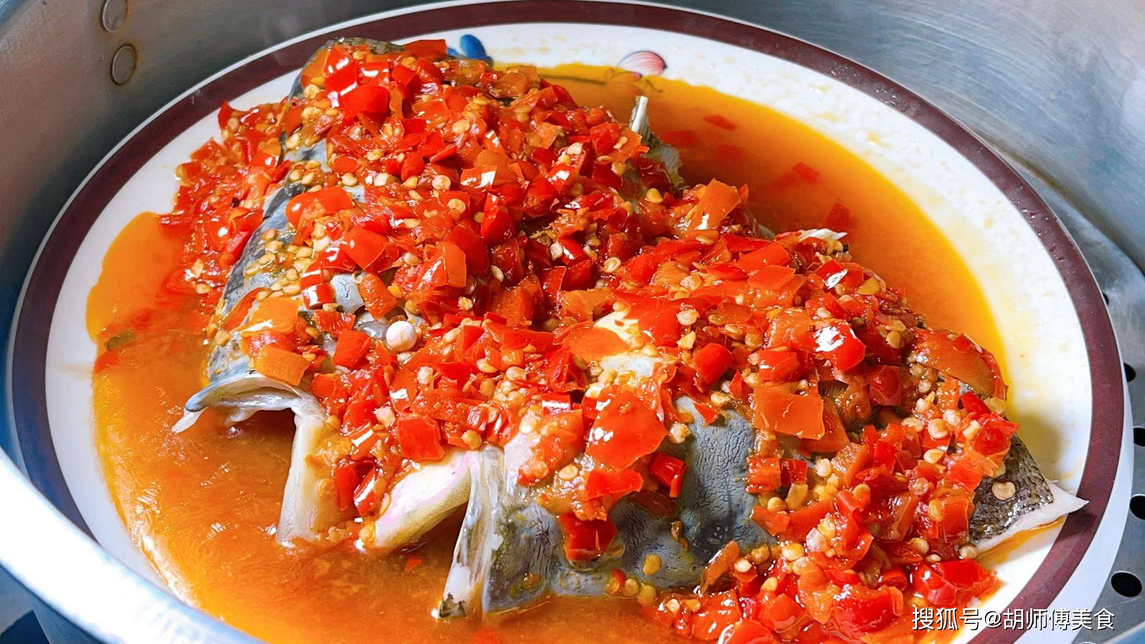 记得吃3样"头菜",寓意:一年开个好头_四喜丸子_剁椒鱼头_红烧狮子头