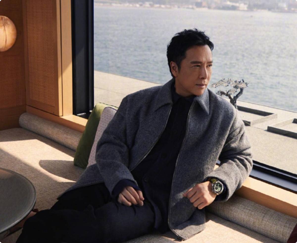 原创47岁靳东对比60岁甄子丹我才知道骨相老去和皮相老去的区别