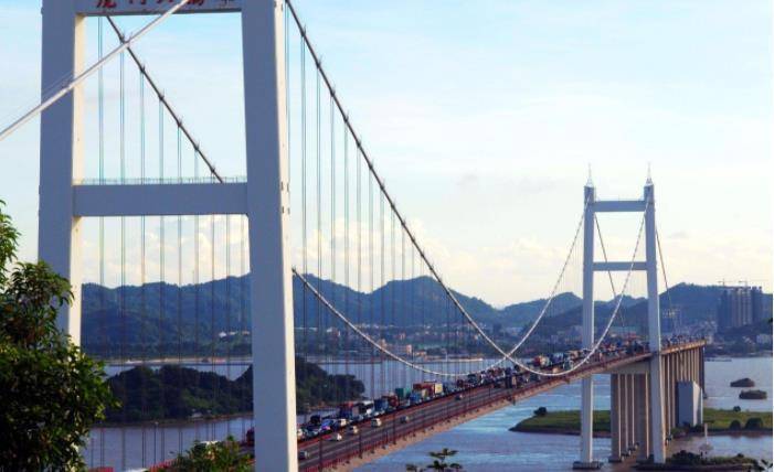 广东"最堵"的大桥,耗资30亿建成,司机:一觉醒来居然还在堵_车道_车辆_