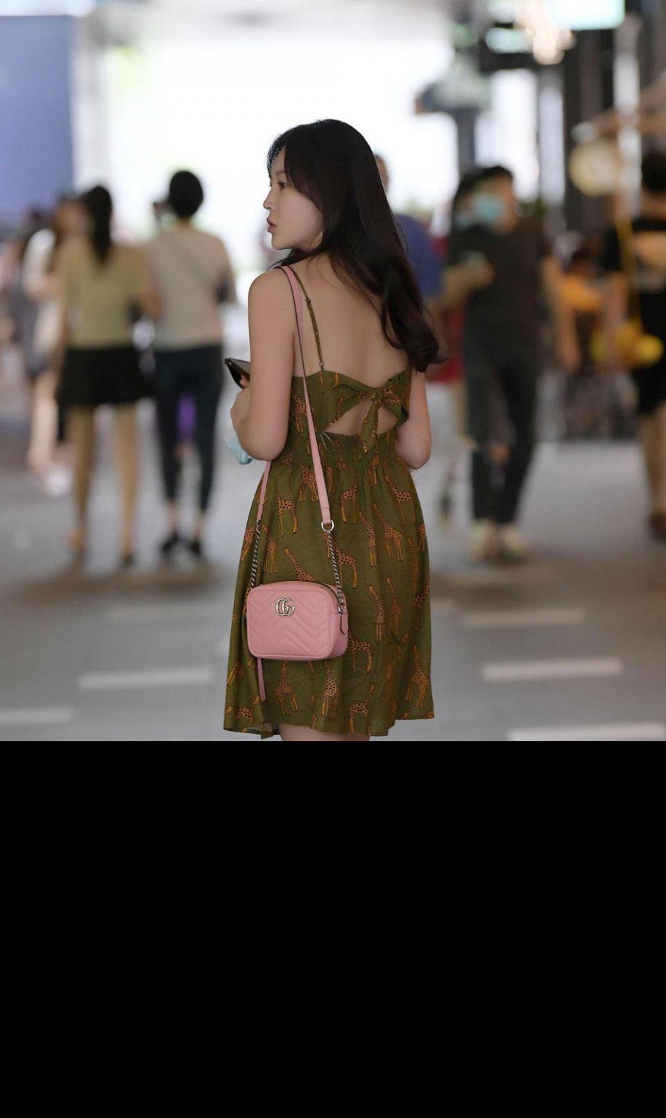 原创五五分身材穿连衣裙试试吊带裙高跟凉鞋轻松打造好身材