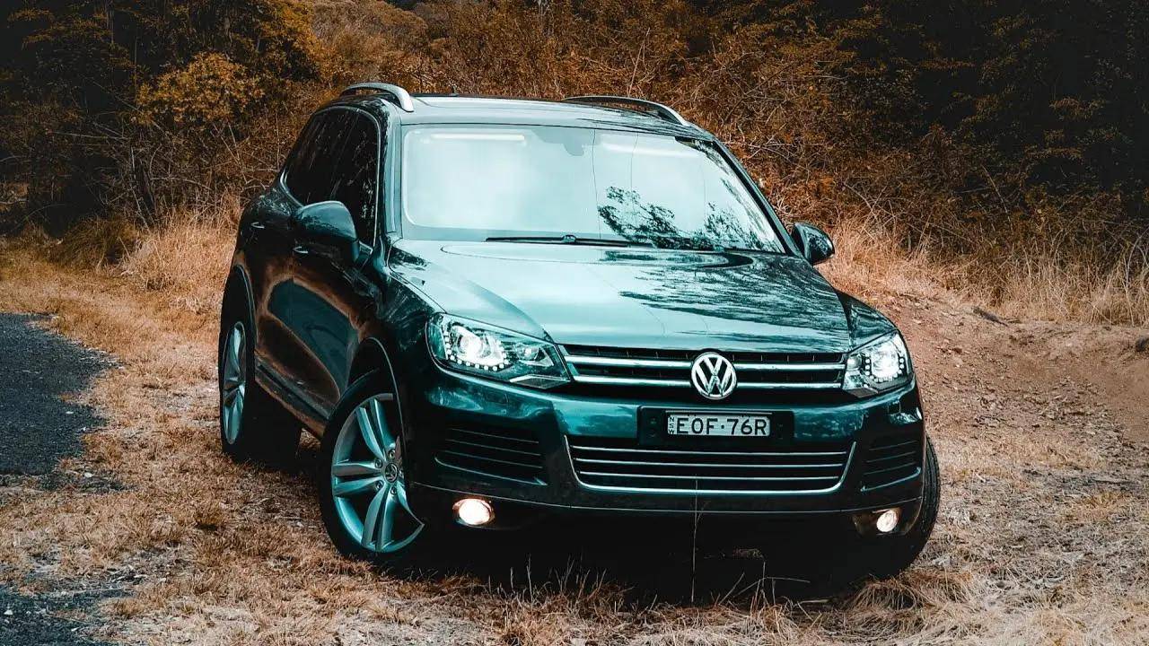 而采用了4xmotion四驱系统的第二代途锐依然保持了较为"硬核"的全地形