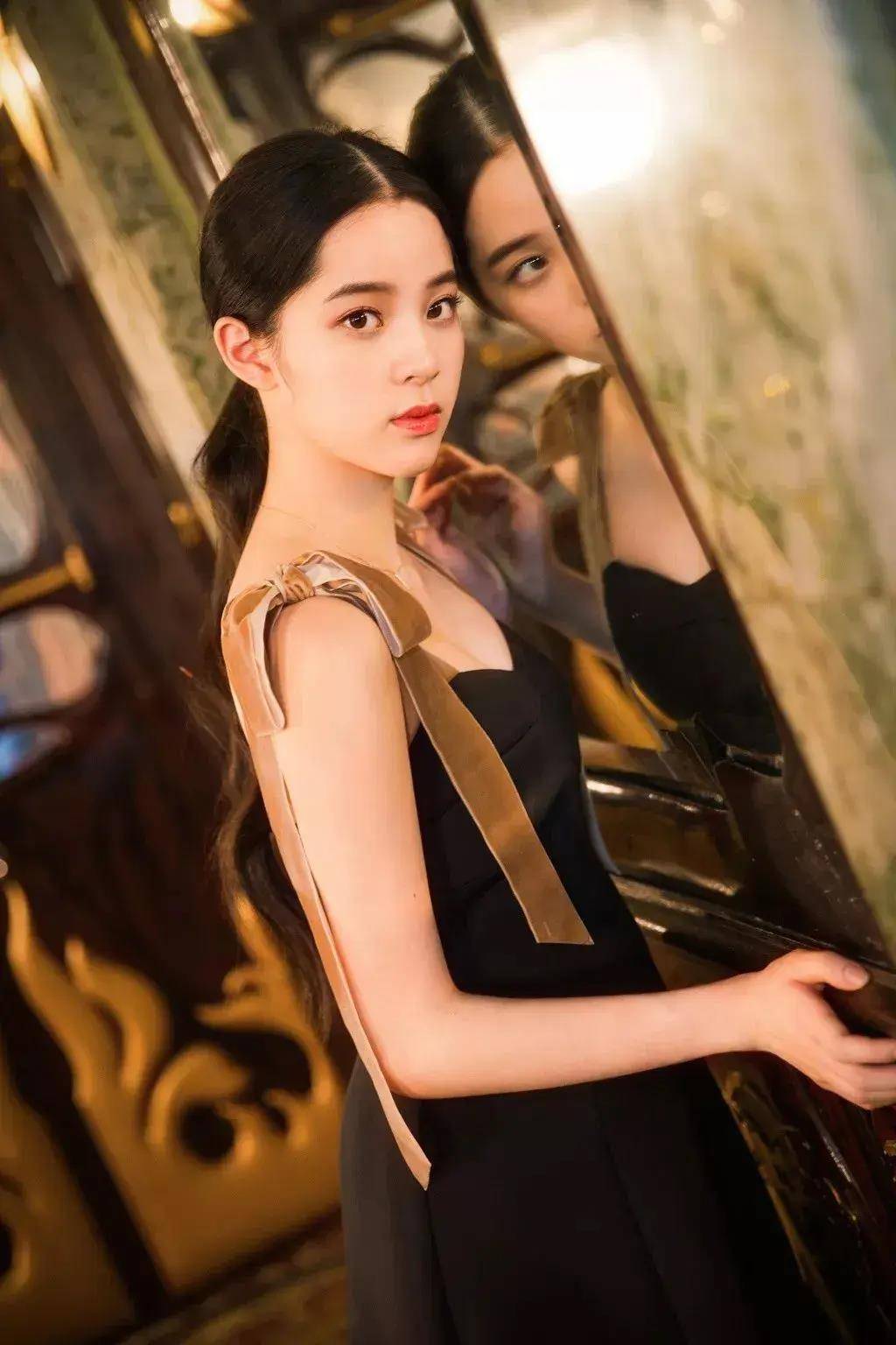 杨幂成为北电考官张纪中妻子怀孕火了欧阳娜娜演技引争议