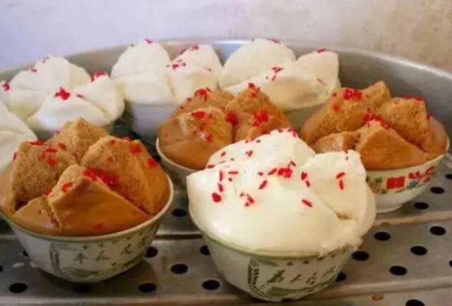 材料:糯米粉200克;红糖100克;清水300毫升;白糖适量(可选);芝麻适量