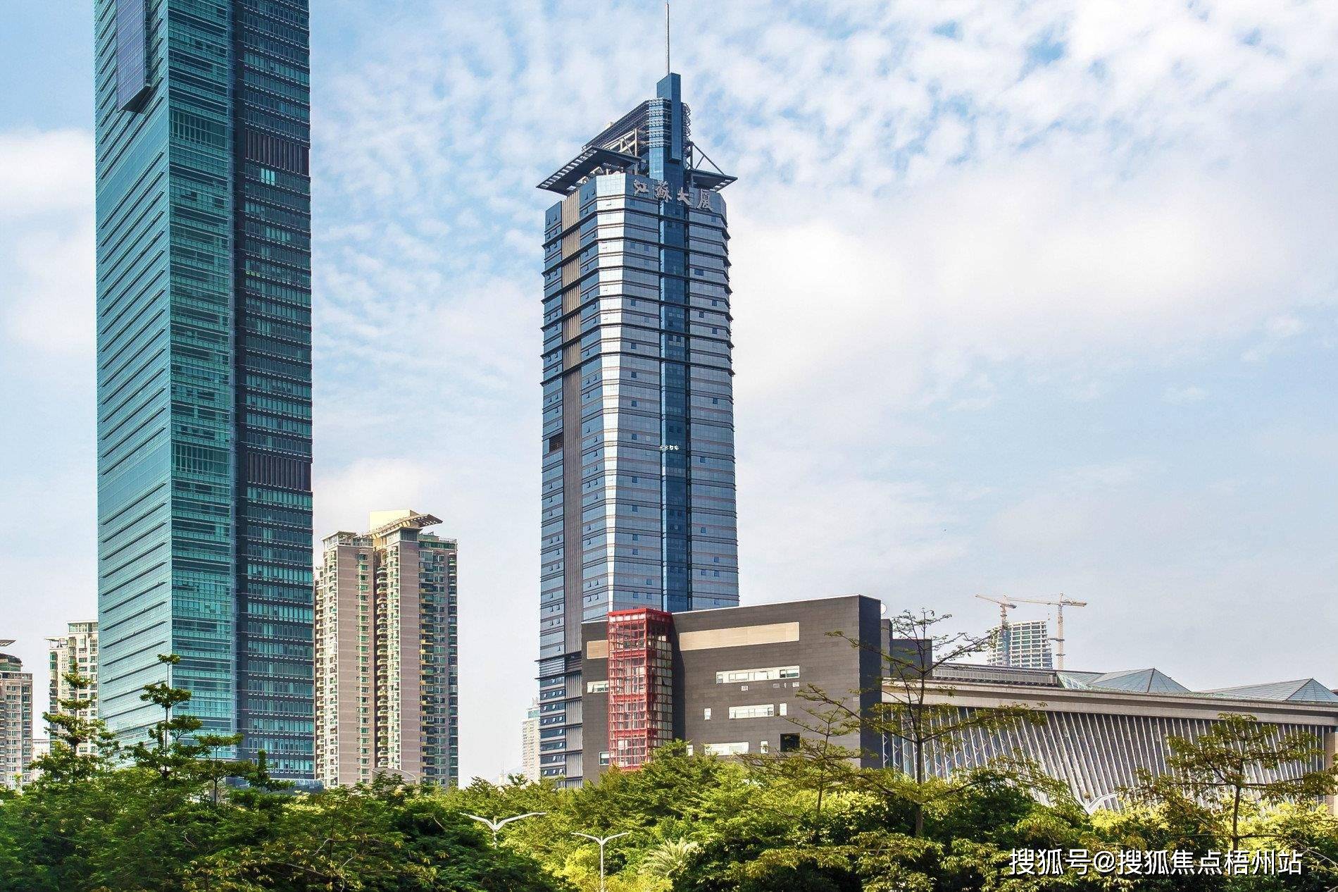 深圳江苏大厦租120人独立办公室精装修带家具交通便利可注册