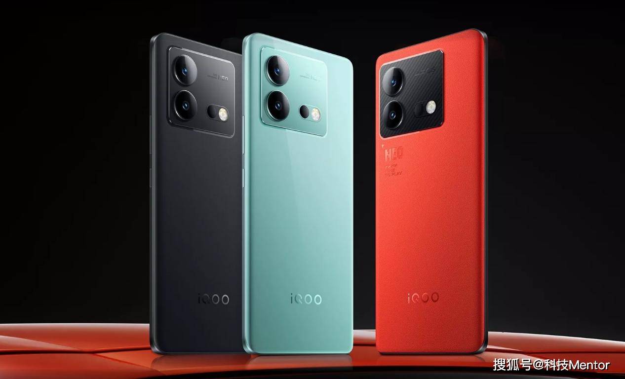 neo8在外观设计上采用了后置双圆镜头配合矩形deco的设计,这与vivo