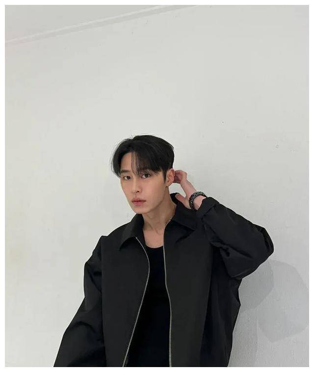 尽管已宣布分手的演员安普贤和大势女团blackpink成员jisoo的恋情曝光