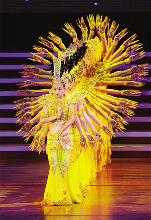 原创16年前因千手观音感动百万国人的舞者邰丽华过得怎么样