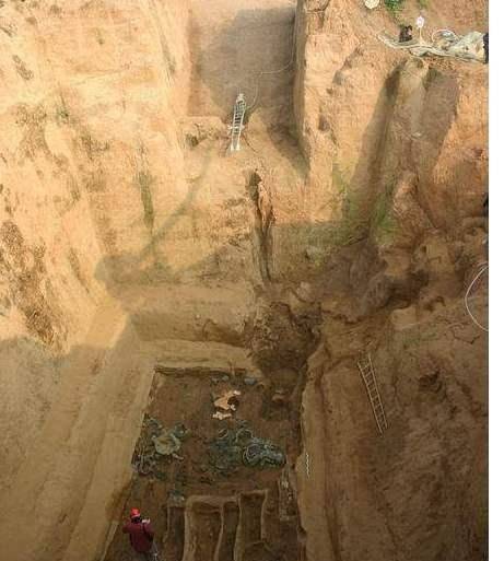 原创一座机关流沙墓墓中发现守陵人考古家此人监守自盗