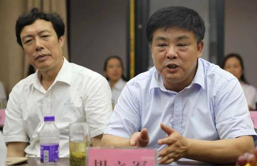 原创任正非曾收到一中学捐钱求助当即反问校长一句话对方顿时词穷