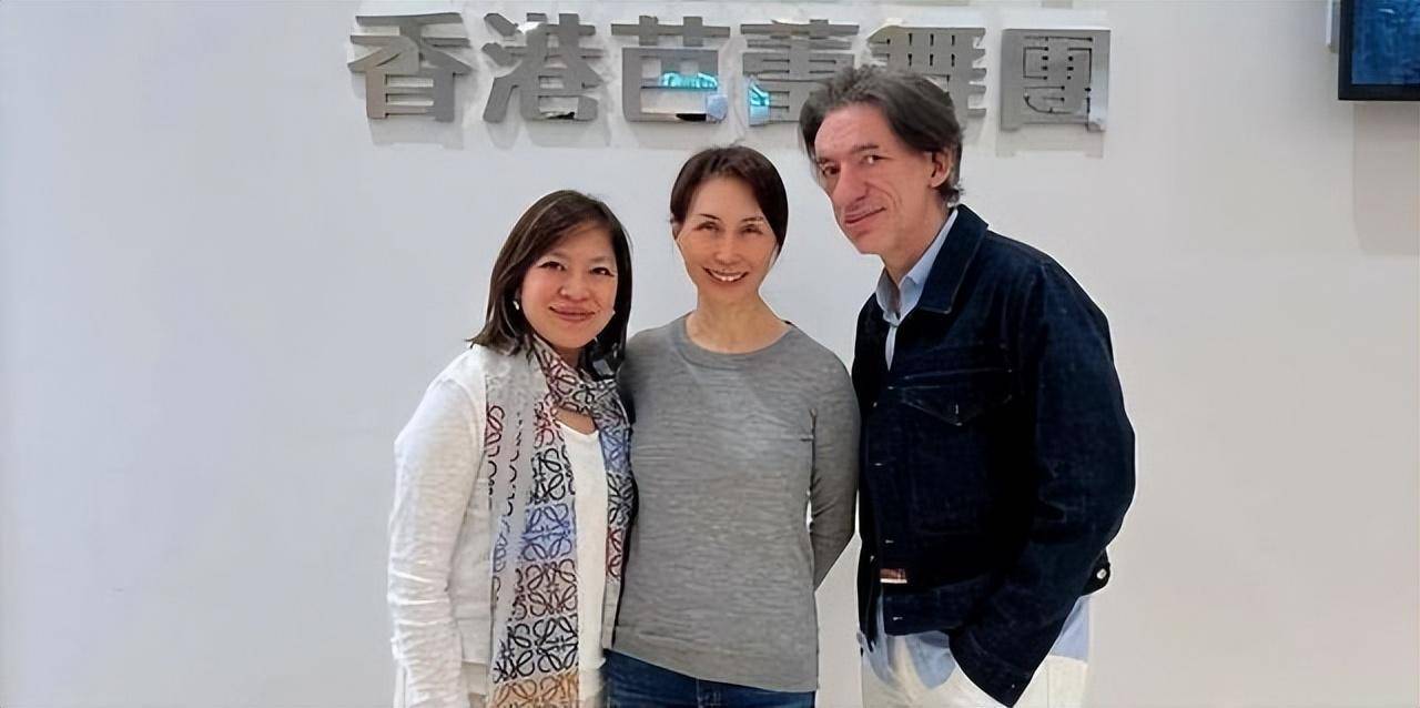 赌王女儿何超凤现身,曾被质疑不如何超琼,独身富婆气场强大_生活_姐姐