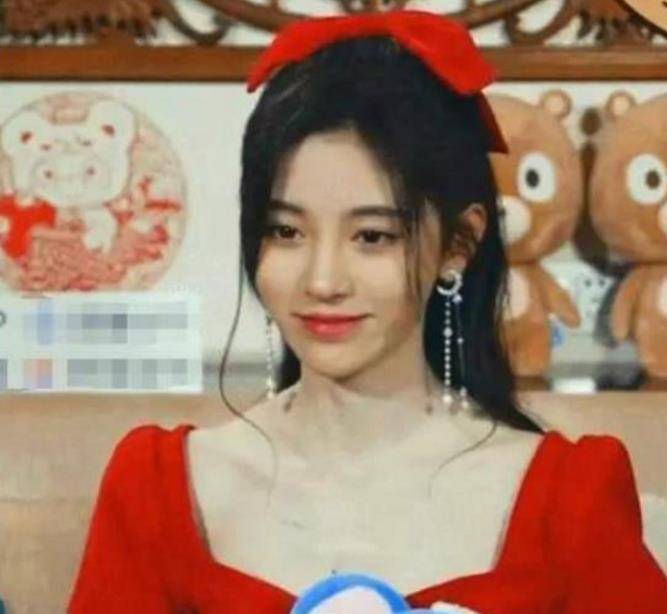 原创返厂重修上瘾的鞠婧祎开始变脸模式越整越像个男人了