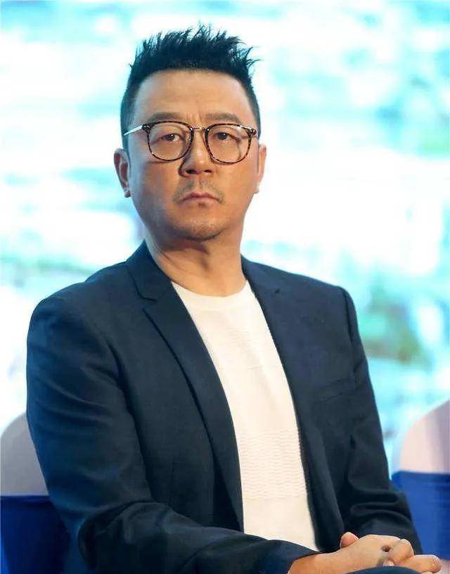 演员郭涛,去重庆拍戏时拍来一个老婆,结婚16年生两子