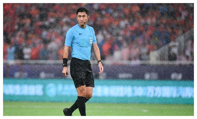 原创国足新帅亲临京鲁大战现场路径分歧崔康熙抉择难题