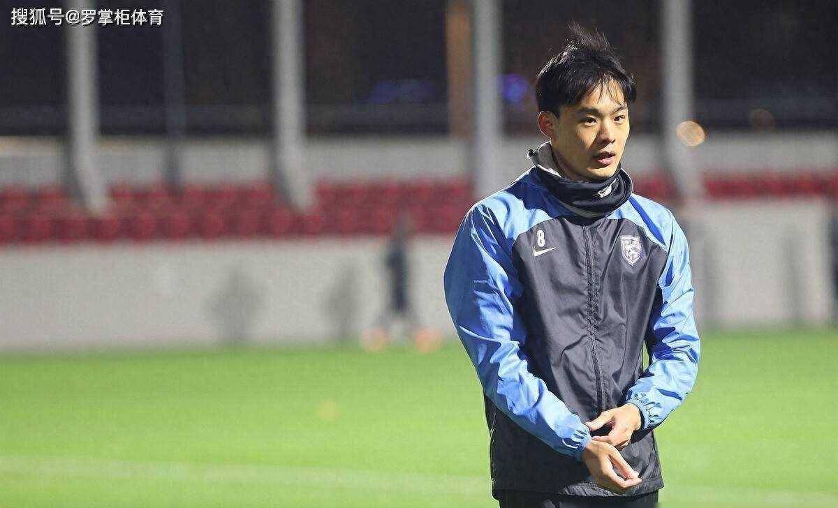 申花球迷:庆幸当初没留下他,新赛季首秀因态度散漫,踢养生球,_刘若钒