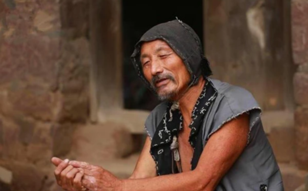 原创清代状元的后裔独居深山状元府坚守着祖宅无水无电乞讨为生