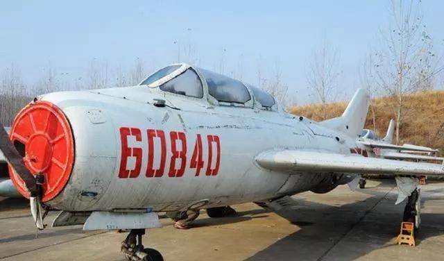 随着中国战机更新换代的速度不断加快,鲁山飞机坟场的规模也越来越大