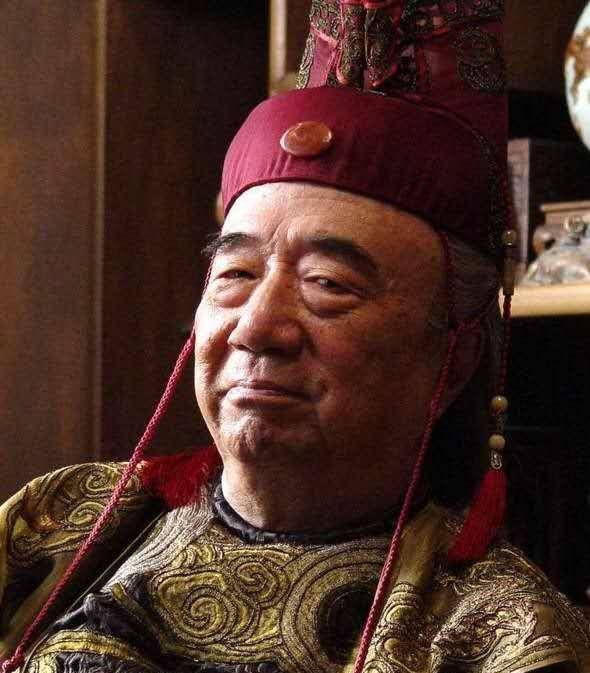 而当时,顾秉谦已经七十一岁,魏忠贤才五十三岁.