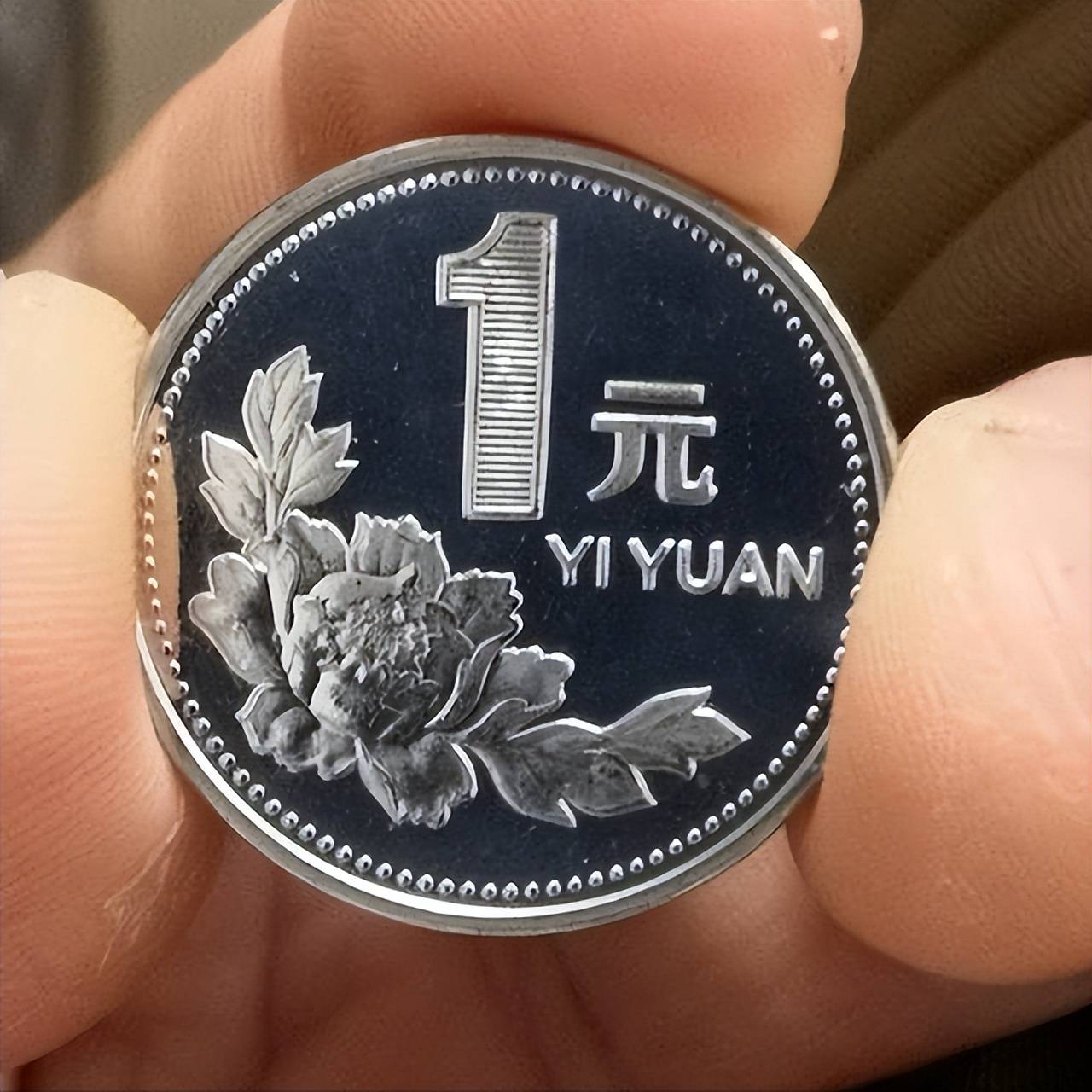 原创常用的1元硬币拿去集市变卖行家值10克黄金不在话下