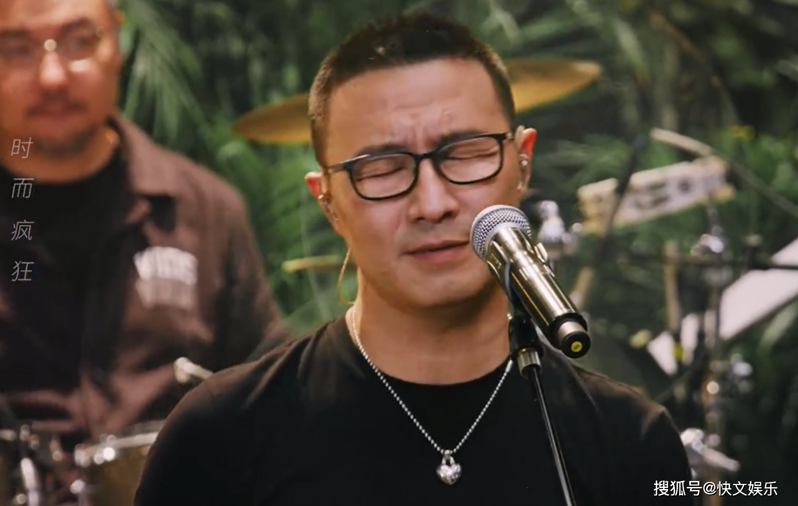 原创汪峰离婚后再演唱飞得更高节奏欢快开心意境简单而豁达