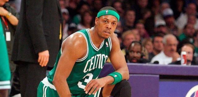 皮尔斯身中11刀揭秘:挑战医嘱,感受背后恐惧的故事_比赛_球星_伤痛