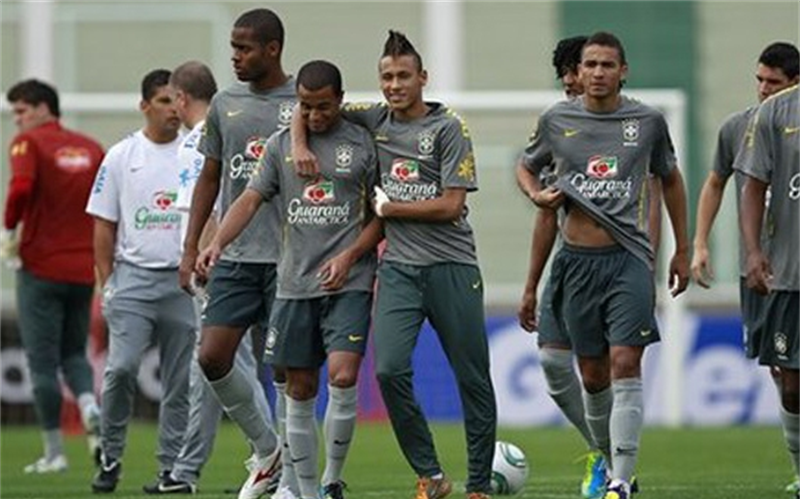 原创19岁与内马尔齐名25岁遭大巴黎清洗巴西天才吃了目光短浅的亏