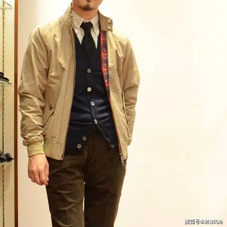 春季男士哈灵顿夹克的多种穿搭方法与技巧