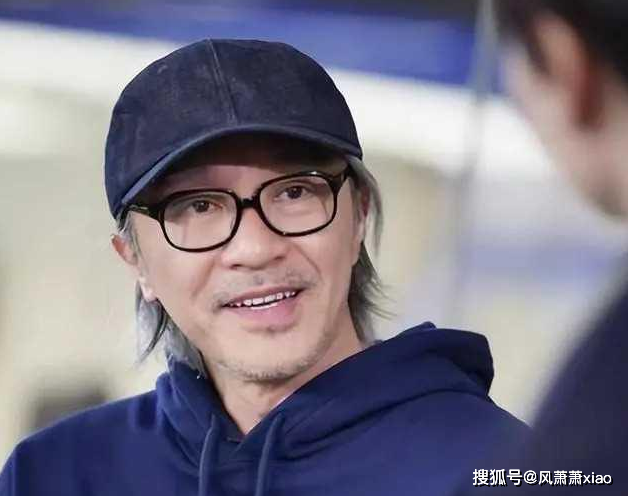 周星驰表示,他只有一个愿望,就是能与一群不同国籍,年轻貌美,身材标致