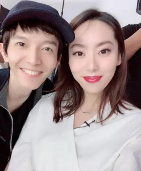 5年前被周星驰捧红,她的"消失",让我看到娱乐圈最残酷的一面_鄂靖文_