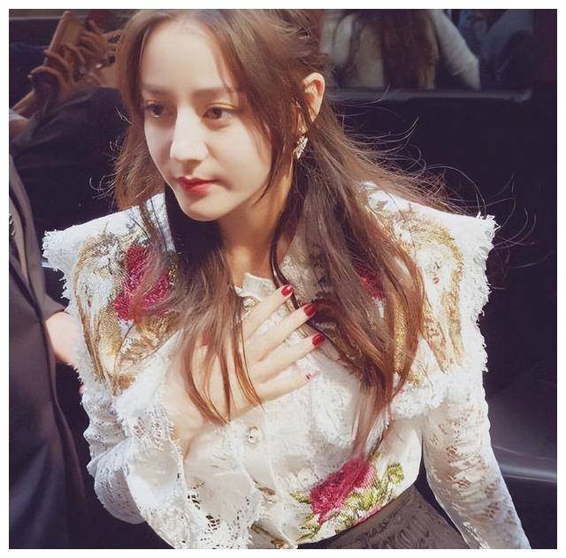 原创迪丽热巴31岁惊艳亮相引发质疑旧照曝光成焦点