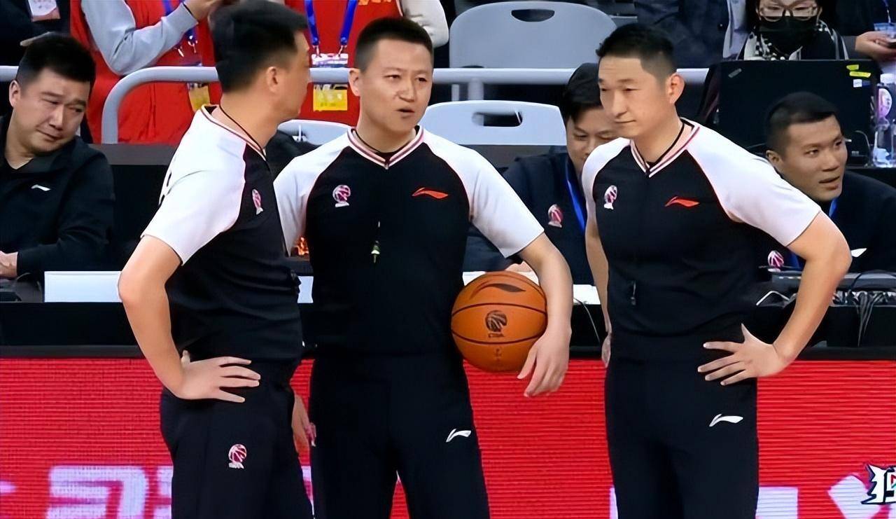 原创cba重开前两轮裁判冷启动错判与漏判都不算事儿还有更搞笑的