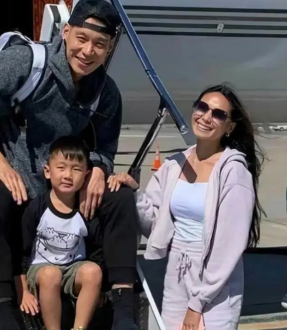 原创林书豪官宣当爹神秘妻子曝光来自菲律宾家世显赫身材傲人