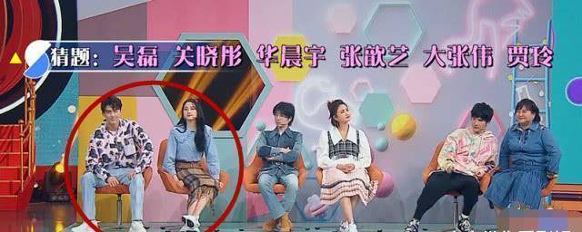 原创原创吴磊说话时下意识往前靠谁注意关晓彤的反应有没避嫌很明显