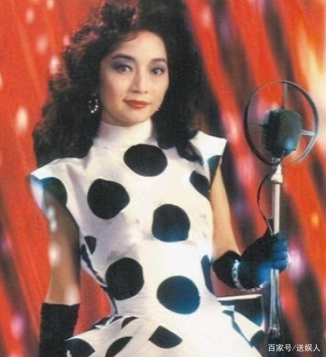 宁愿拒绝结婚也不改国籍,春晚都能为她破例,71岁依旧无儿无女_徐小凤